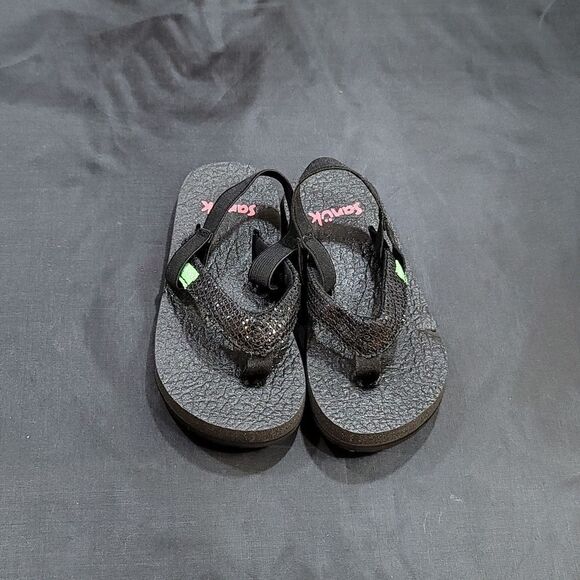 SANUK GIRL YOGA GLITTER STRAP SANDAL - Picture 2 of 13